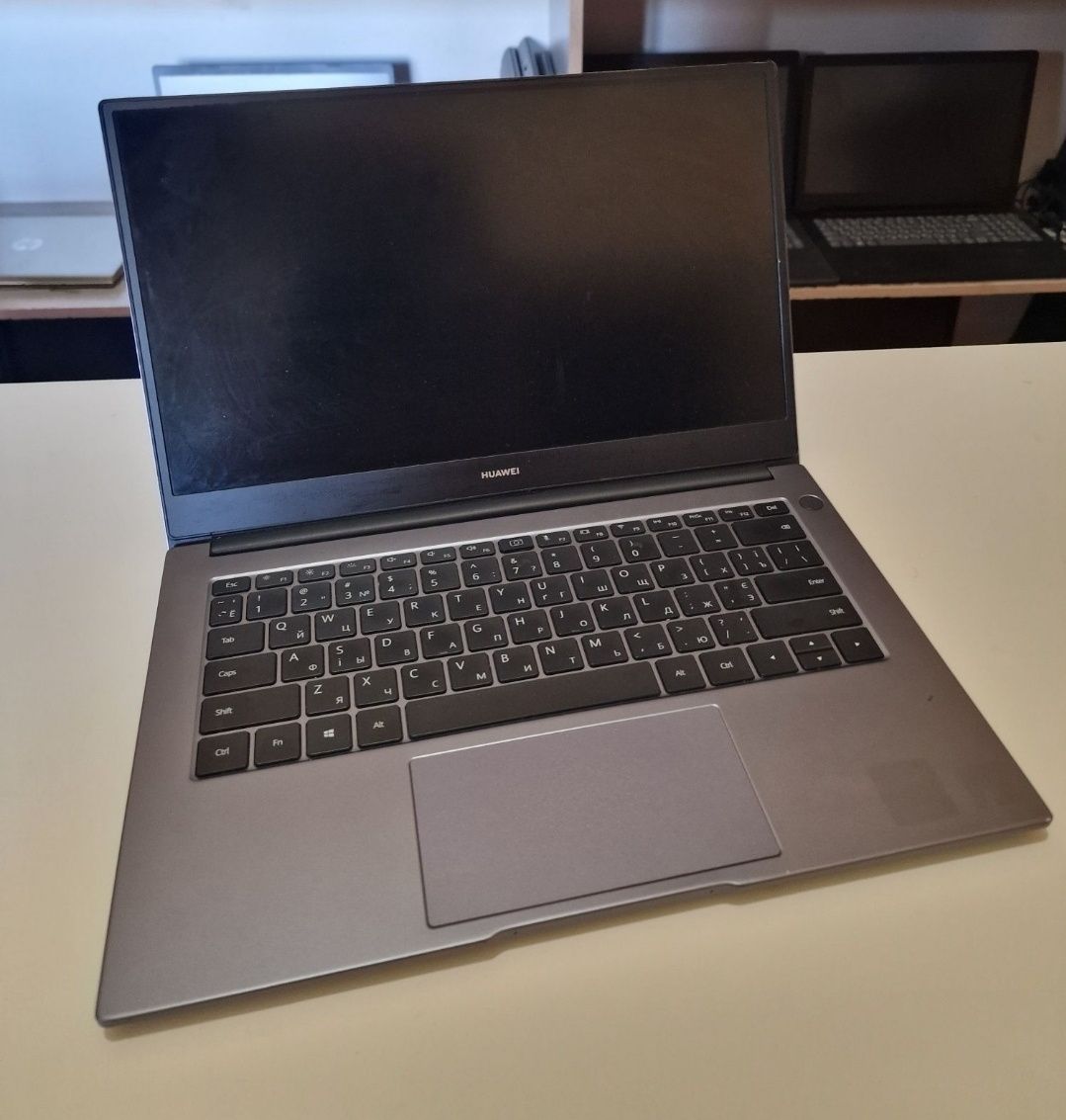 Ультрабук Huawei Core i3-1011