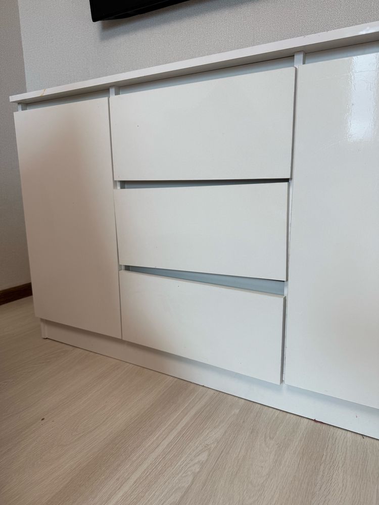 Продам комод белый устойчивый