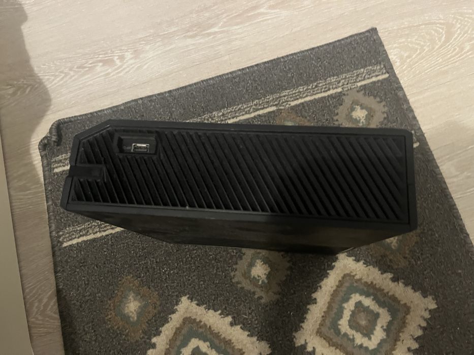 Vând 2 console Xbox One – stare bună, fără controller