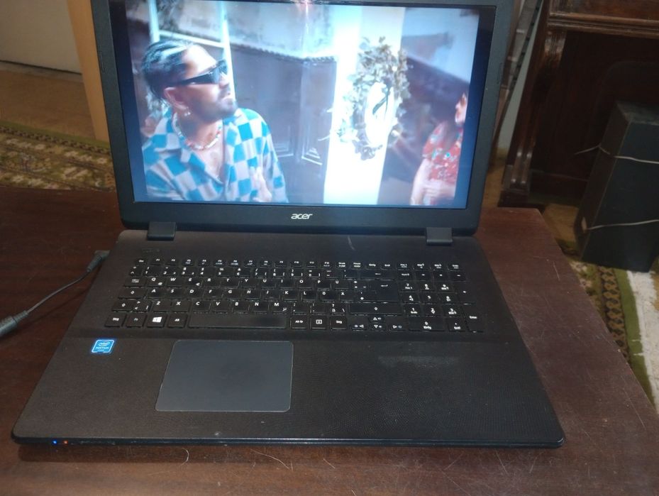 Acer ES1,  Intel Quad Core, baterie ok,displ. 17 inch, bun tester auto