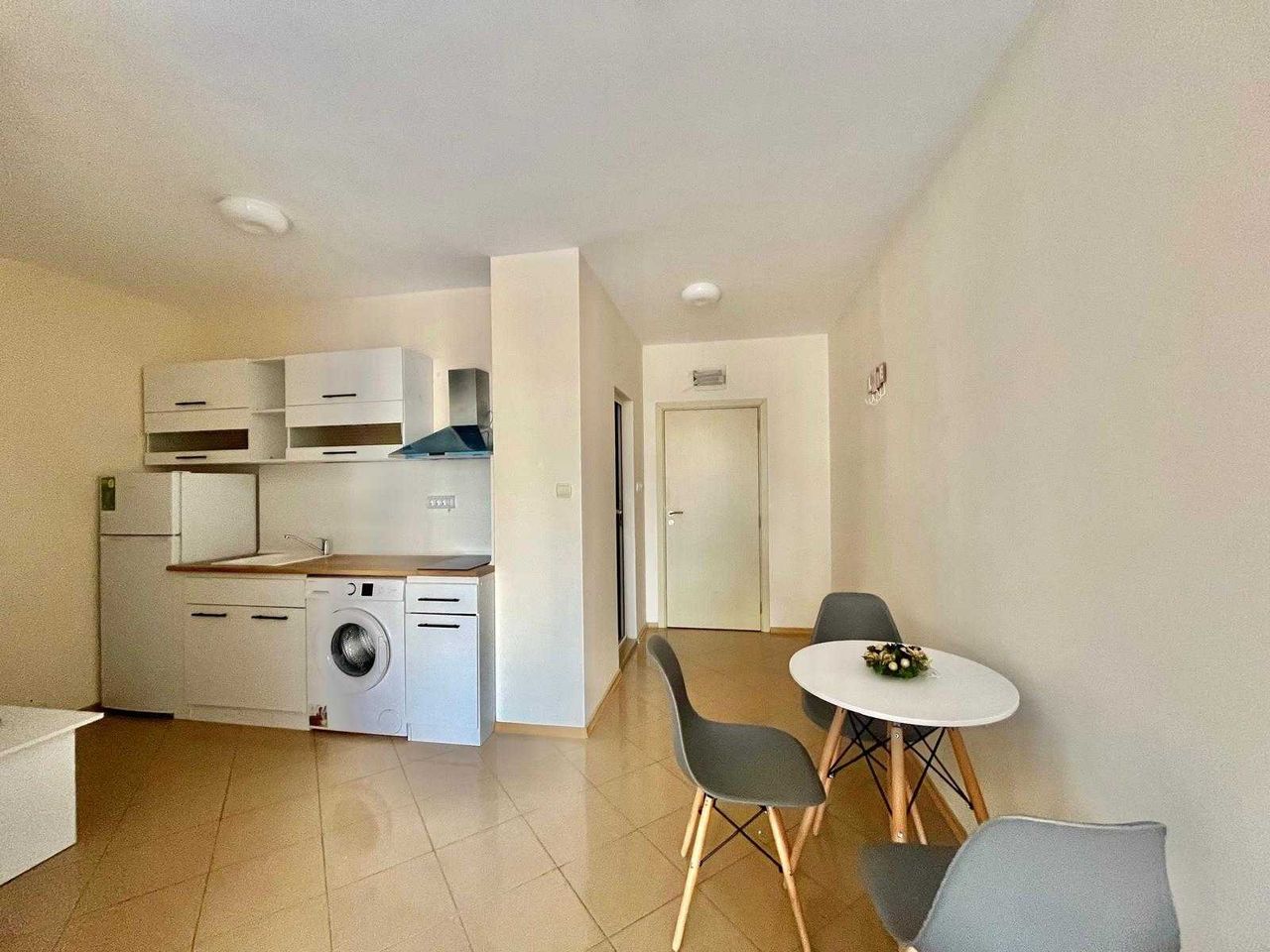 Продава се Двустаен апартамент в к.к. Слънчев бряг - 52 кв.м за 1077 €/кв.м - Снимка #9
