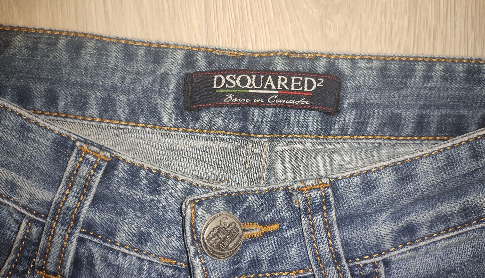 Продам джинсы DSQUARED