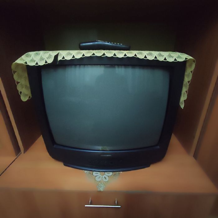 Два телевизора LG и Samsung