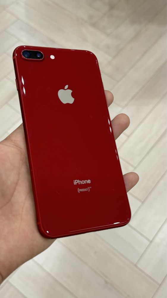 iPhone 8+  продам