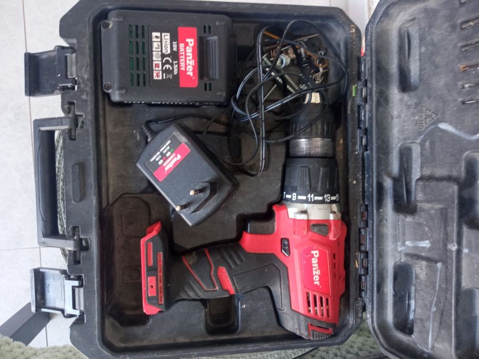 Masina de gaurit si insurubat, cu percutie, cu 1 acumulator, 18 V, 1.5