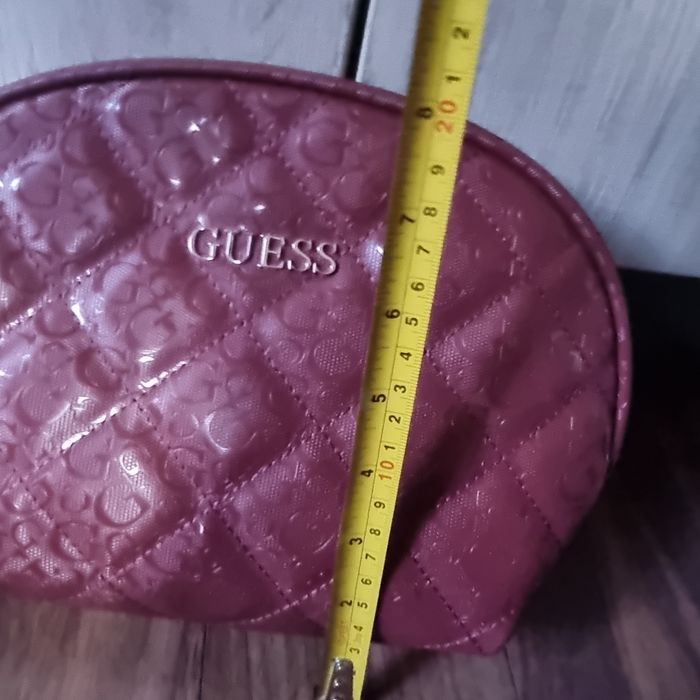 Guess голям  нов несесер/чанта с етикет