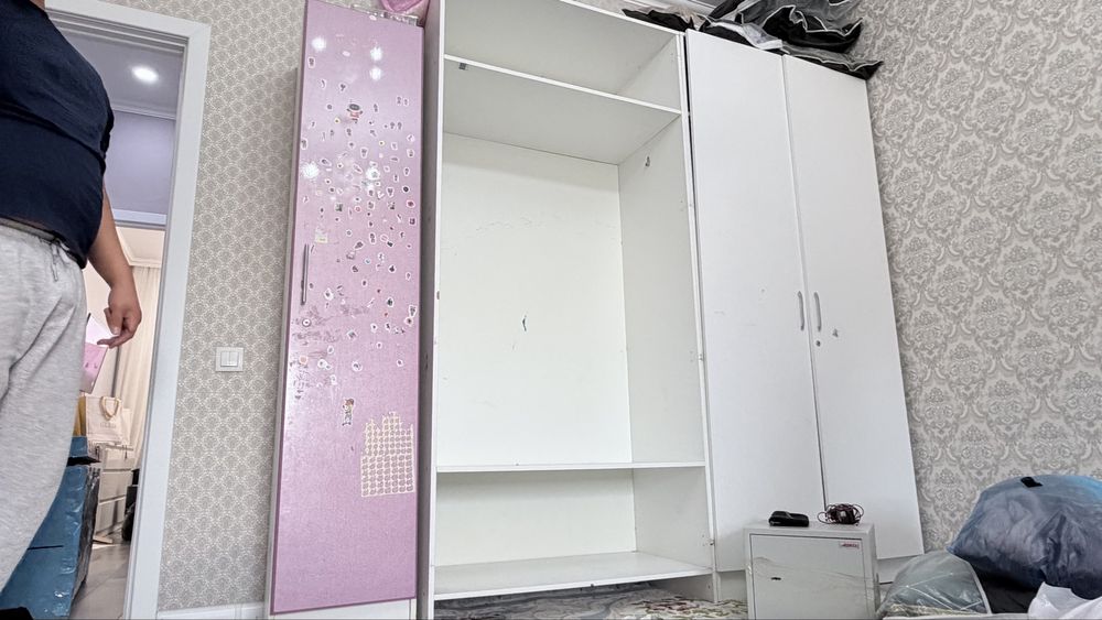 Шкаф бар 3 еун 25 берип жберем Есиги бар