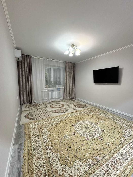 Продаётся 3 - комнатная квартира в 8 микрорайоне