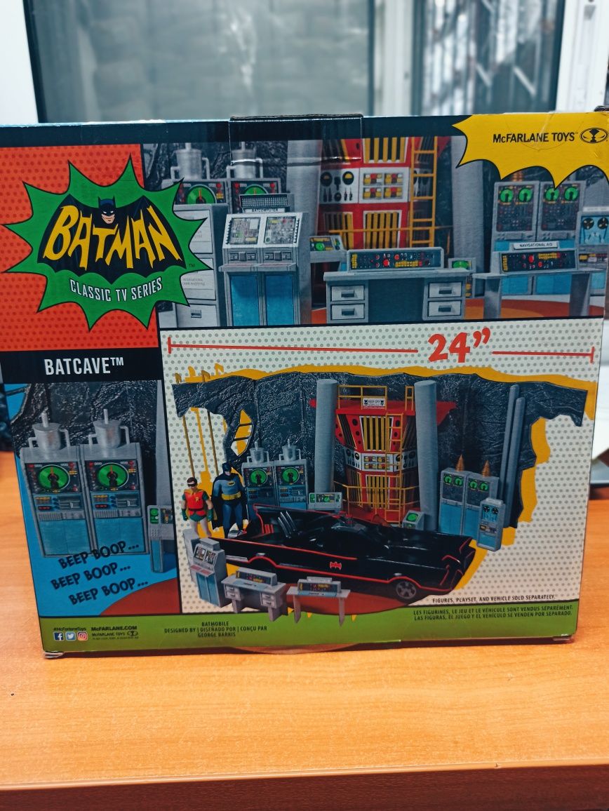 DC RETRO PLAYSET Batman 66 Batcave- Диорама