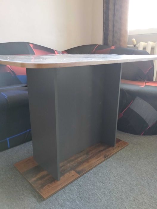 Продавам кухненска маса