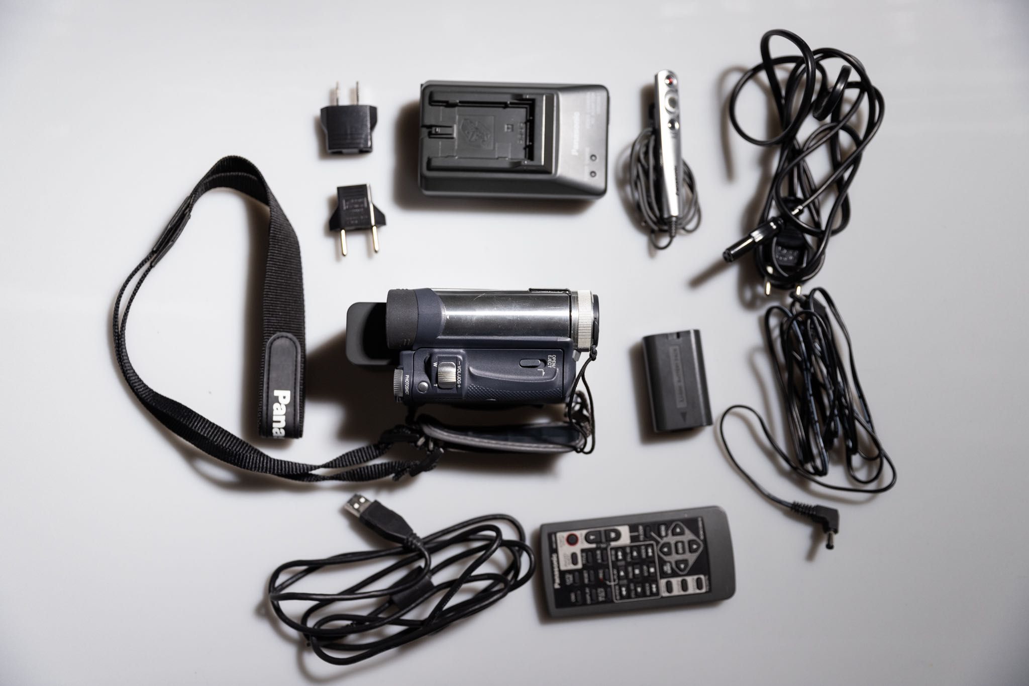 Camera Video Panasonic NV-GS11 cu telecomanda microfon si geanta