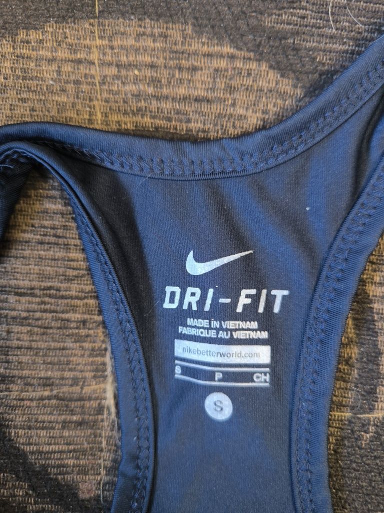 Оригинално дамско бюстие Nike, размер S