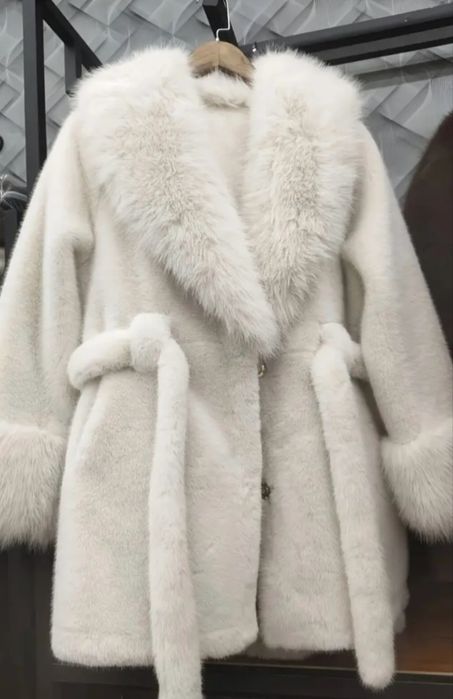 Эко шуба белого цвета, новая и стильная
