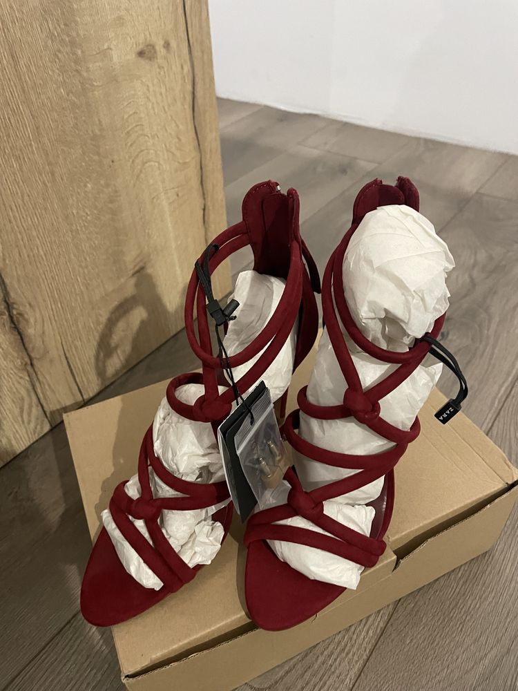 Sandale Zara Nr. 37 Noi