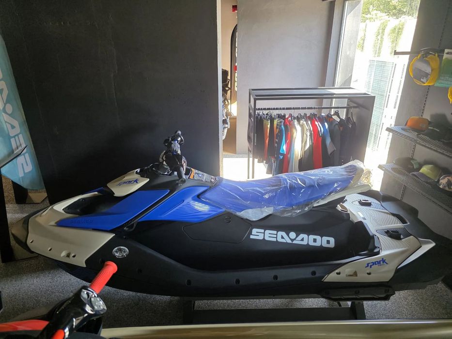 Can-Am Sea-Doo Spark Trixx 3 locuri 90 CP 2025 lichidare de stoc