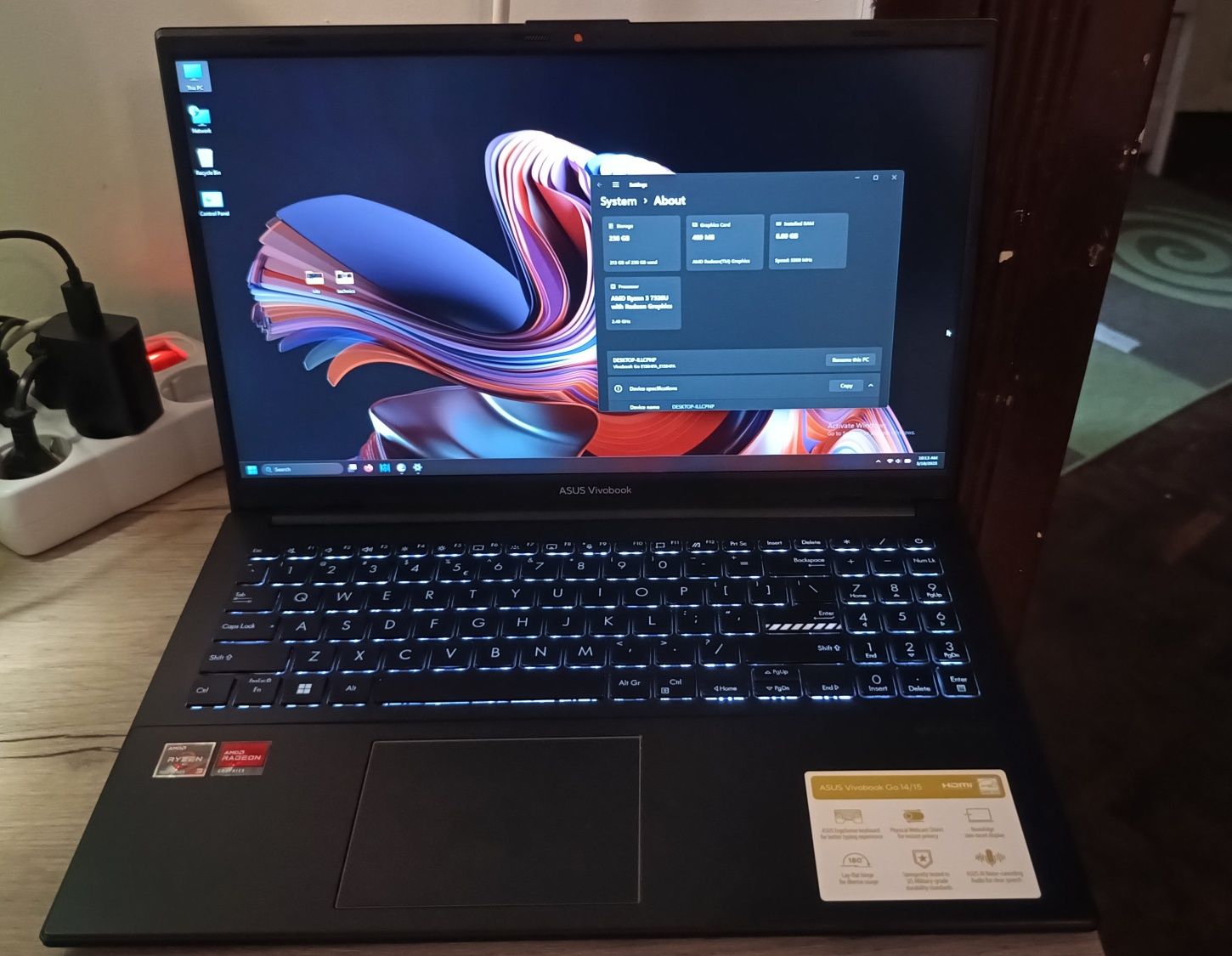 Laptop Asus VivoBook Go 15, ca nou, cu cutie, baterie pana la 8 ore