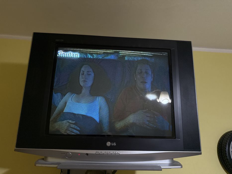 Телевизор модер LG.