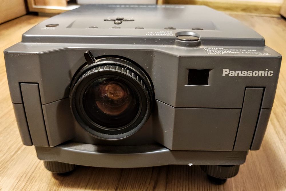 Проектор Panasonic PT-L556E