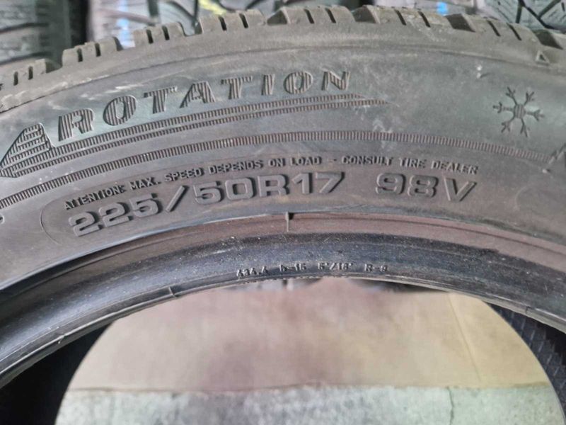 4 Dunlop R17 225/50
зимни гуми 
DOT4820