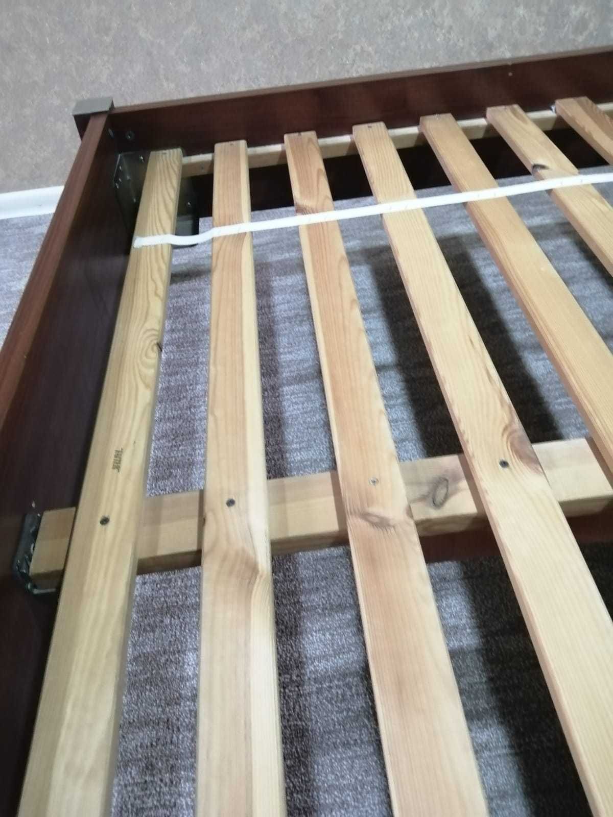 Продам кровать двуспальную Б/У, размер 2м на 1м60см, без матраса