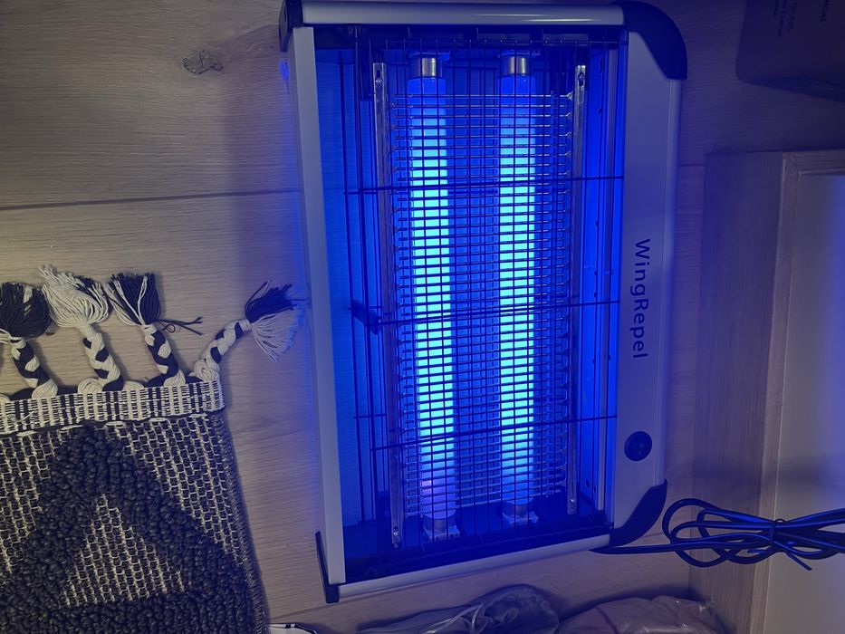 Capcană electrică pentru insecte cu lampă UV de 2400V