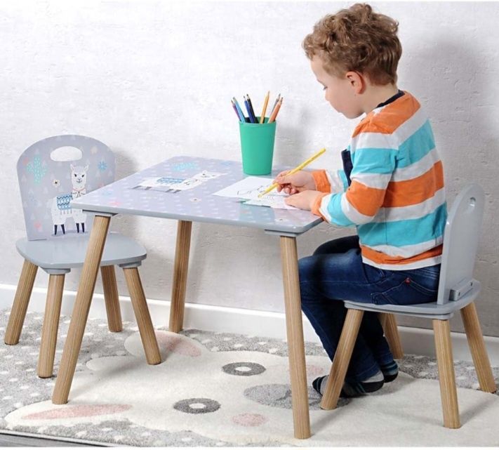 Маса и 2 столчета за деца