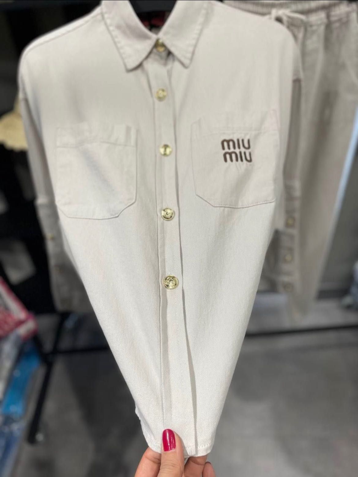 Miu Miu панталон и овърсайз риза в цвят слонова кост