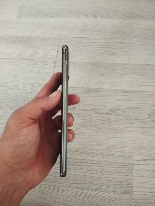 S20 plus 12/128 GB yaxshi xolatda! Uzimeidan oʻtkazish kerak!