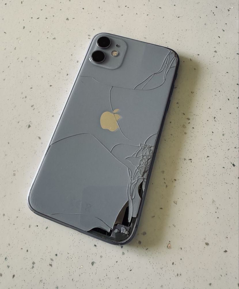 iPhone 11 за части