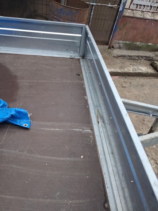 Remorca repo an 2024 are 2 axe cu o lungime de 3 merri cu latime 1.60