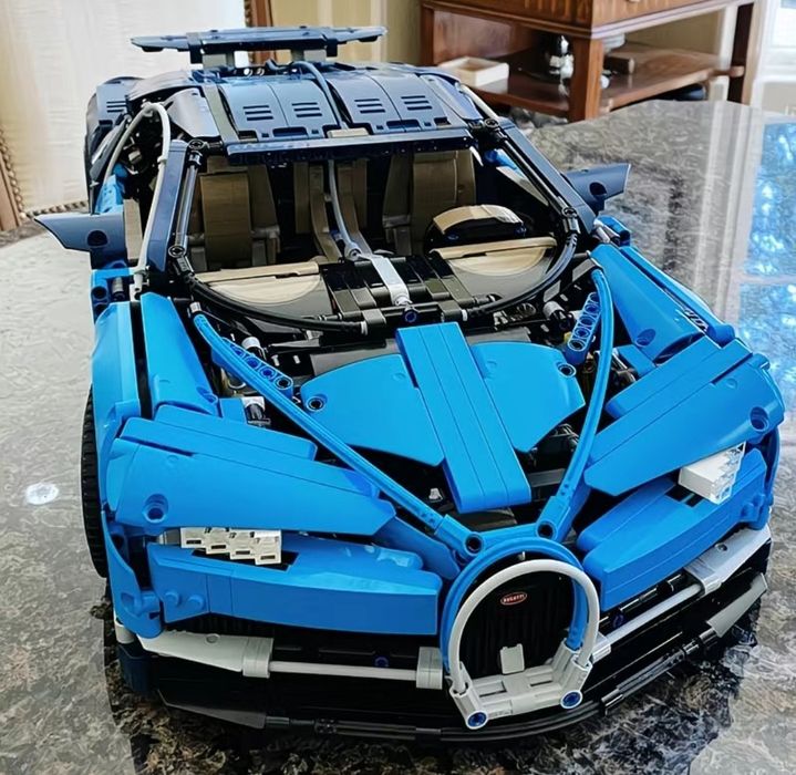 Конструктор Лего суперкар Bugatti Chiron