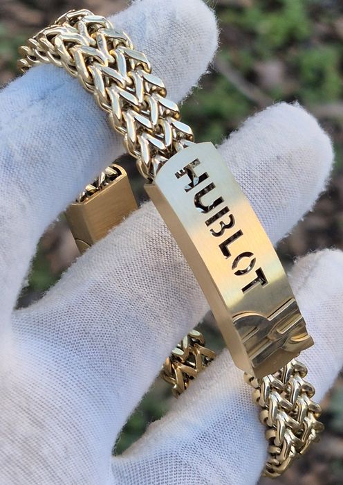 Bratara Hublot placat cu aur de 14k

Bratari d