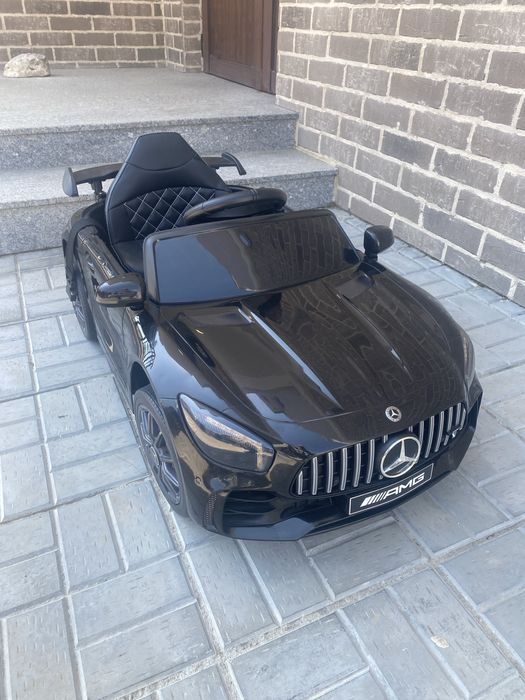 Детска акумулаторна кола Mercedes AMG GT R