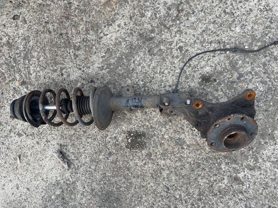 fuzeta cu amortizor dreapta fata dacia duster 1.5 motorina 2013
