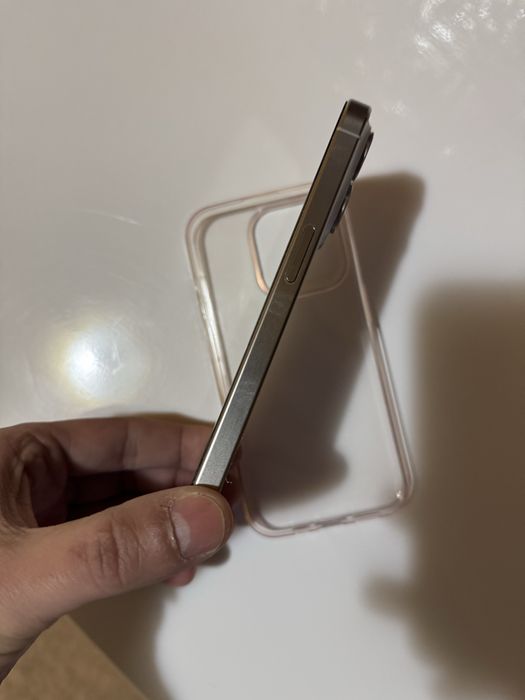 Vând iphone 15 pro /256GB