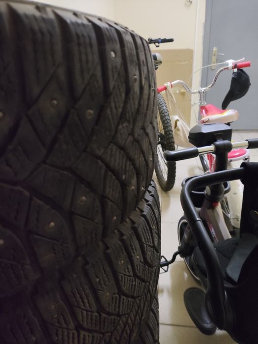 Продам комплект шин недорого