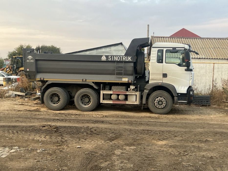 Самосвал HOWO 15 тонн