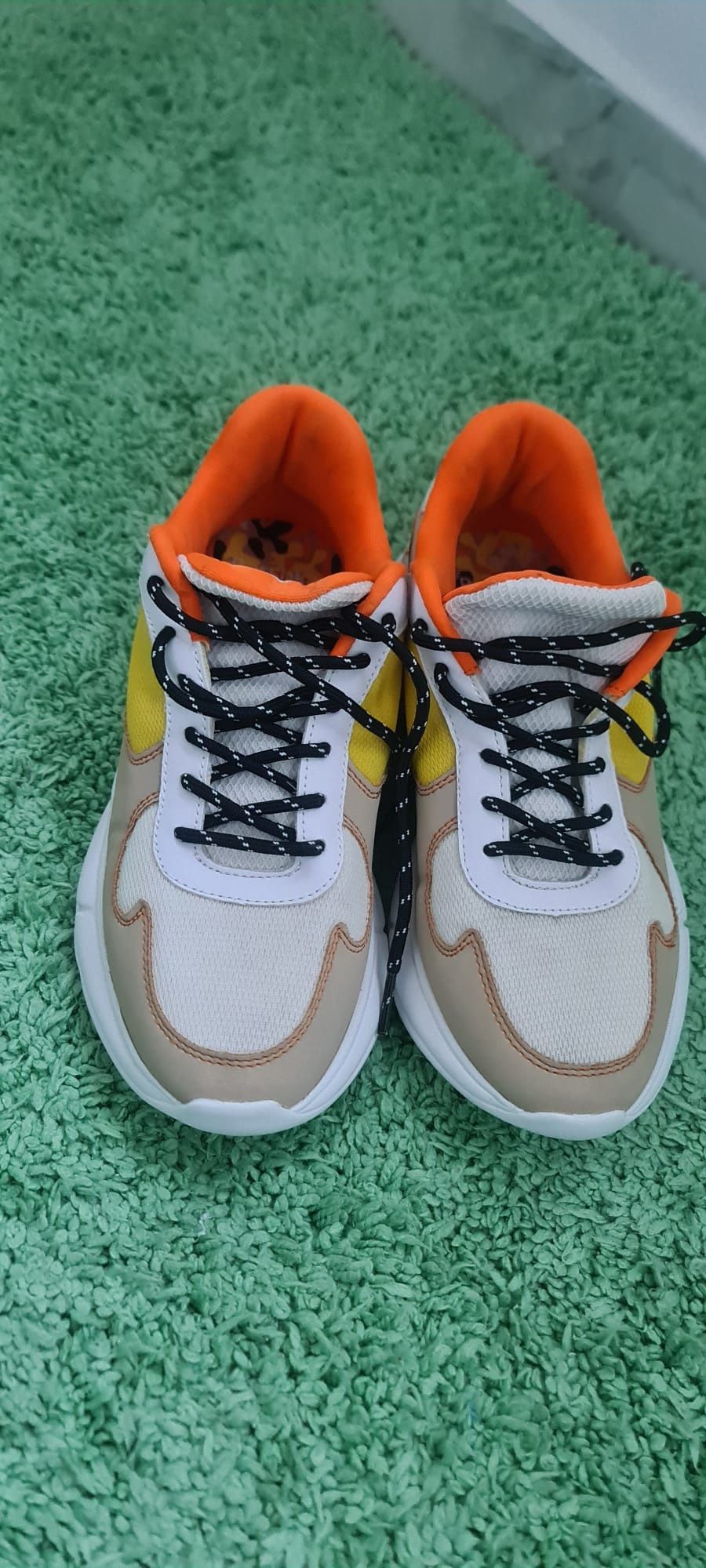 Adidasi Bershka 37