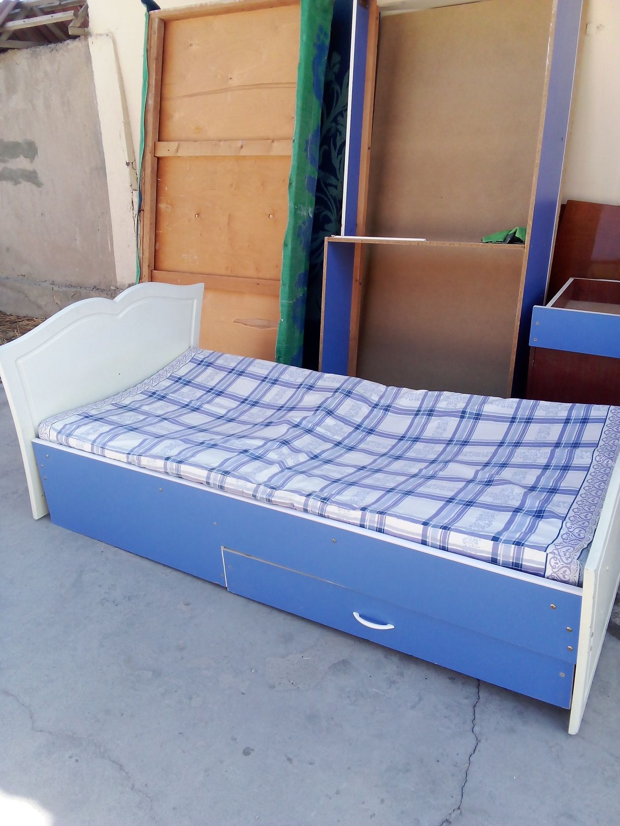 Срочно продам кровати