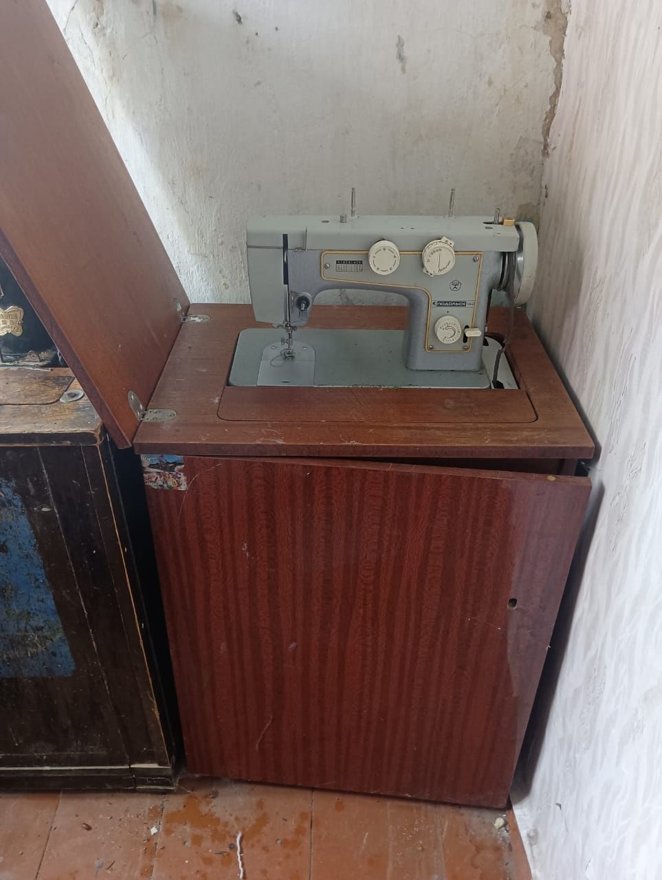 Срочно Продам швейную машинку