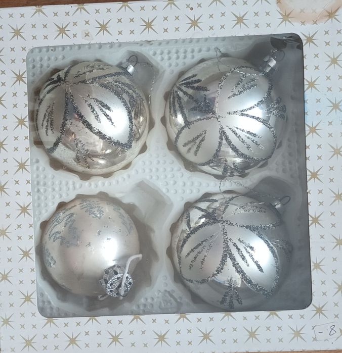 Globuri vechi din sticlă