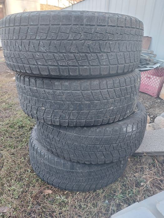 Продам шины зимний буу.