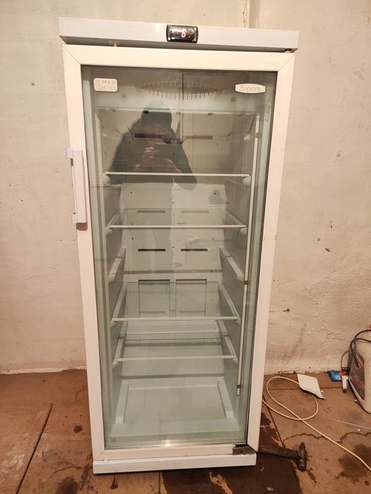 Ветринный холодильник рабочий