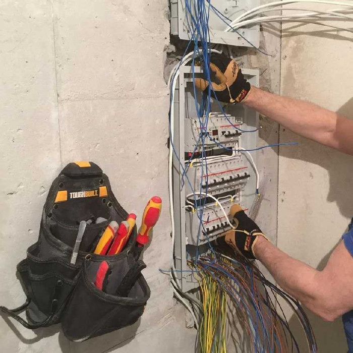 Услуги электрик. Выезд недорого. Проводка, щитки, розетки, автоматы.