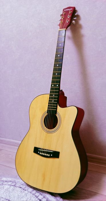 Продаю гитару! Тип:акустическая,количество ладов:21,размер:39