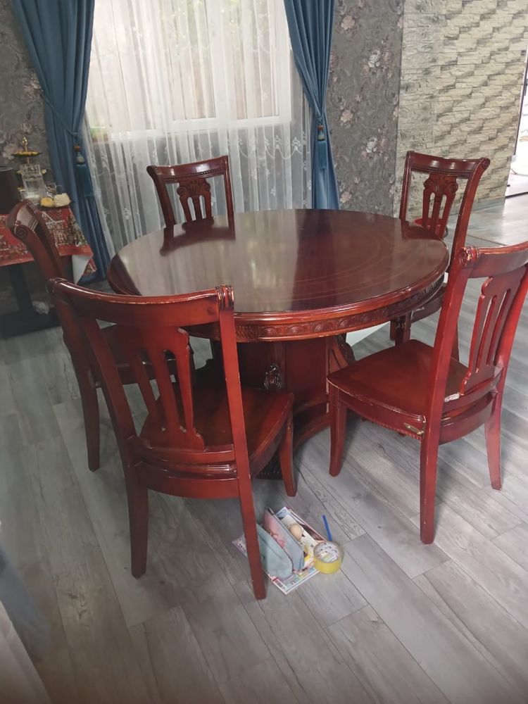 Продам стол с 6 стульями