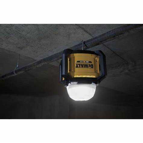 Акумулаторен прожектор DeWALT DCL074, 18V, 3000lm, IP54