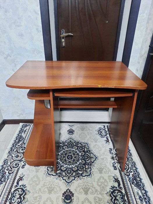 Продам письменный компьютерный стол.