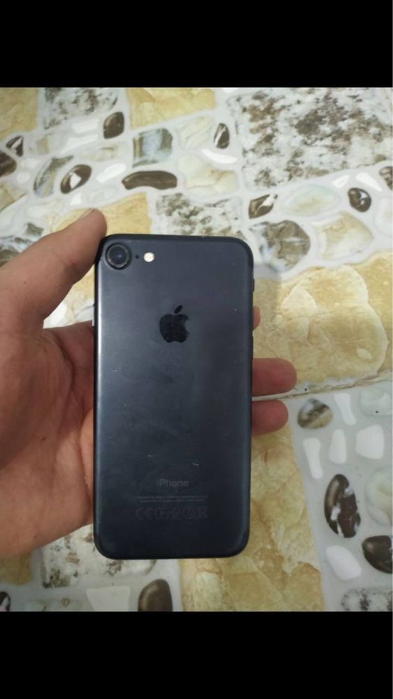 Iphone 7  32 gb  Rangi qora