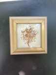 Tablou decorativ cu flori naturale presate – 14x14 cm, ramă lemn vinta
